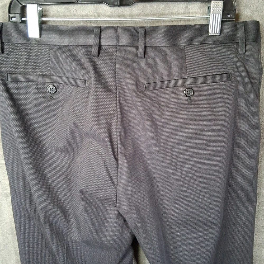 Banana Republic leg visible